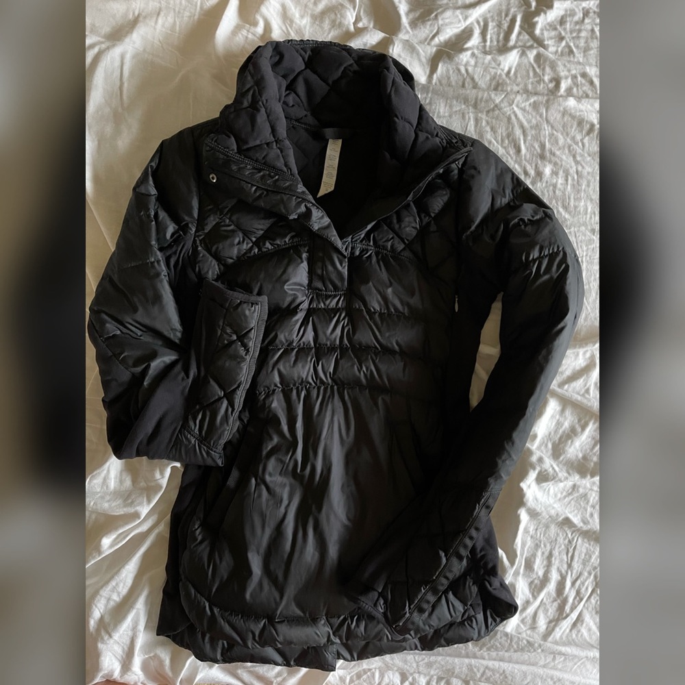 Lululemon black what the fluff puffer pullover